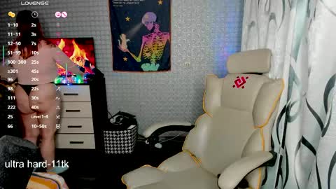 Snapshot of marcelinepeach chatting on May 28, 10:40 pm Sara online show from May 28, 10:40 pm