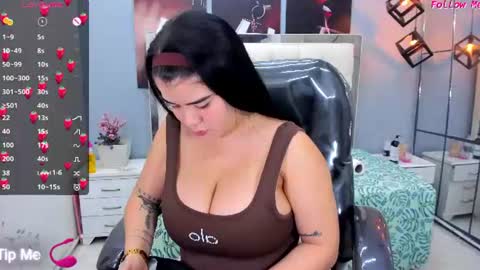 Snapshot of marcella_hill chatting on June 28, 5:41 pm Marcella Hill online show from June 28, 5:41 pm
