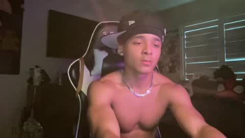 Snapshot of marcellorey chatting on July 16, 2:28 am poyzennus online show from July 16, 2:28 am