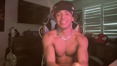 Snapshot of marcellorey chatting on July 17, 1:01 am poyzennus online show from July 17, 1:01 am