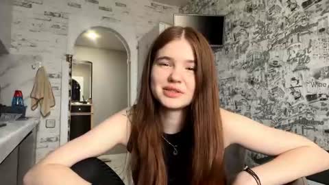 Snapshot of marcibellehumeur chatting on July 1, 6:26 am Mira online show from July 1, 6:26 am