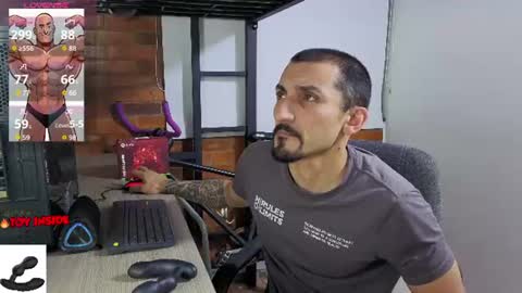 Snapshot of marckmuscle chatting on June 28, 1:55 am Marck Independent model online show from June 28, 1:55 am