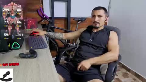 Snapshot of marckmuscle chatting on July 18, 1:10 am Marck Independent model online show from July 18, 1:10 am