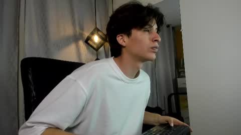Snapshot of marcoviolet chatting on June 24, 7:46 pm marcoviolet online show from June 24, 7:46 pm