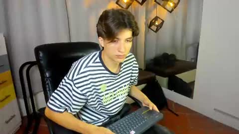 Snapshot of marcoviolet chatting on July 9, 7:40 pm marcoviolet online show from July 9, 7:40 pm