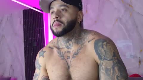 Snapshot of marcus_fit1 chatting on February 18, 1:23 am Marcus online show from February 18, 1:23 am