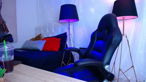 Marcus Hanks online show from December 19, 4:52 am