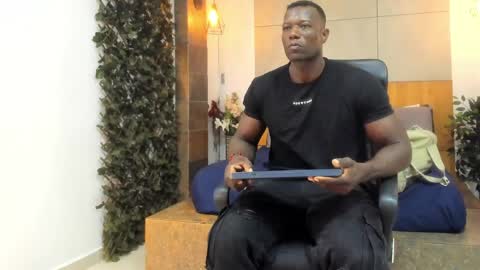 Snapshot of marcusblack_ chatting on May 25, 11:38 am Marcusssss online show from May 25, 11:38 am