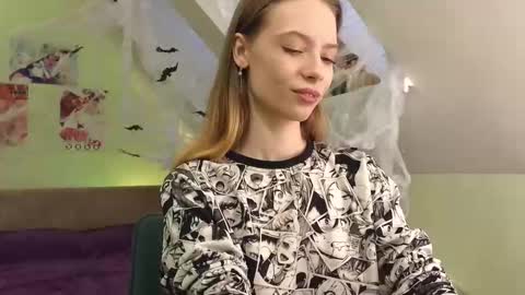 Snapshot of margareata chatting on October 31, 6:25 am - Alisa online show from October 31, 6:25 am