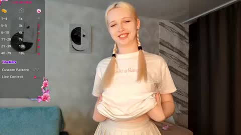 Snapshot of margaretasey chatting on June 20, 12:25 am Margaret online show from June 20, 12:25 am