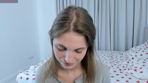 Mia online show from April 1, 7:11 pm