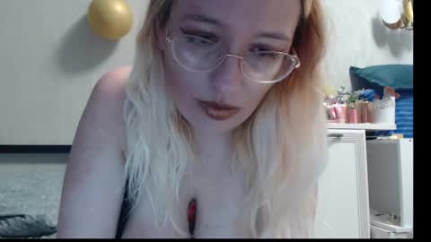 Snapshot of margo_shine chatting on March 26, 2:22 pm margo_shine online show from March 26, 2:22 pm
