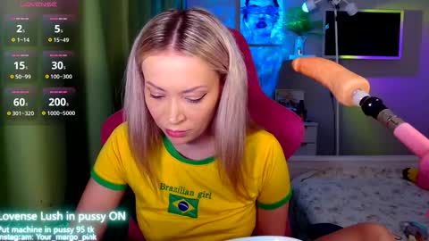 Snapshot of margohotty chatting on October 31, 4:13 am Margo for you online show from October 31, 4:13 am