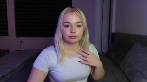 margot_robbie7 online show from October 8, 10:51 pm