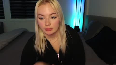 margot_robbie7 online show from October 23, 10:19 pm