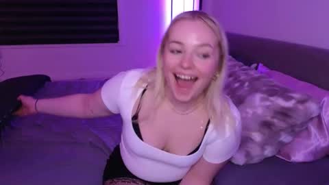 margot_robbie7 online show from March 10, 1:10 am