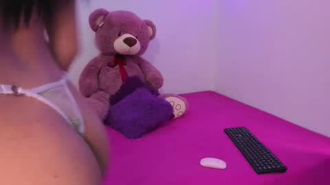 alejita  independent online show from September 12, 4:29 pm