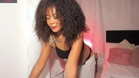 V A N E S S A  online show from October 9, 5:49 am