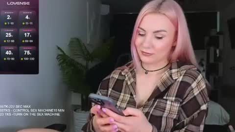 Snapshot of maria_shy_lii chatting on June 25, 7:24 am maria_shy_lii online show from June 25, 7:24 am