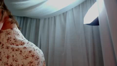 Snapshot of maria_venera__ chatting on May 19, 1:00 am Maria online show from May 19, 1:00 am