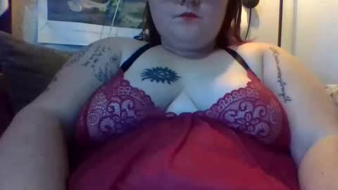 mariahensen online show from November 2, 3:31 am