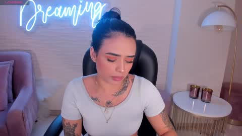 MARIA HERRERA  online show from February 4, 8:59 pm