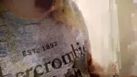 Snapshot of mariamaybe24 chatting on December 6, 1:29 am Mariah online show from December 6, 1:29 am