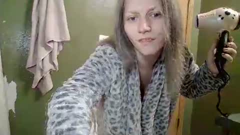 Snapshot of mariamaybe24 chatting on March 1, 9:15 pm Mariah online show from March 1, 9:15 pm