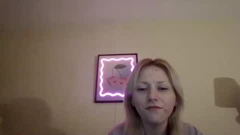 Snapshot of mariamaybe24 chatting on December 4, 10:46 am Mariah online show from December 4, 10:46 am