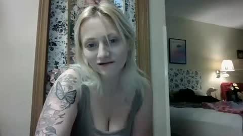 Snapshot of mariamaybe24 chatting on January 14, 2:06 am Mariah online show from January 14, 2:06 am