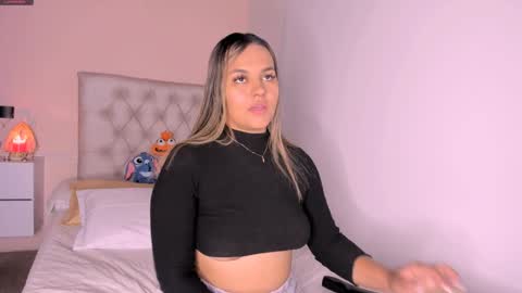 Snapshot of mariana__roe chatting on January 15, 2:49 am Mariana Roe online show from January 15, 2:49 am