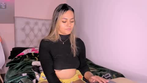 Snapshot of mariana__roe chatting on February 19, 9:06 am Mariana Roe online show from February 19, 9:06 am