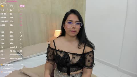 Snapshot of mariana_allen chatting on February 23, 9:44 am Mariana Allen online show from February 23, 9:44 am
