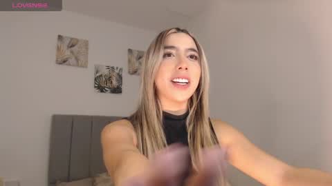 Mariana online show from April 27, 1:03 am