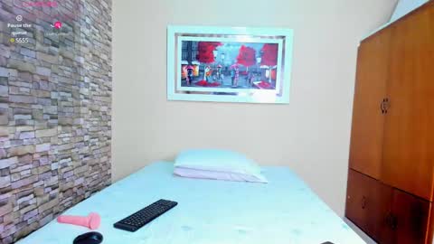 mariana mauricio online show from February 9, 2:06 am