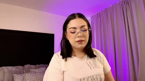 Snapshot of mariana_owen chatting on May 13, 11:51 am online show from May 13, 11:51 am