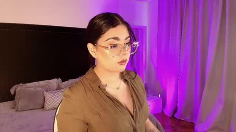 Snapshot of mariana_owen chatting on May 21, 12:01 pm online show from May 21, 12:01 pm