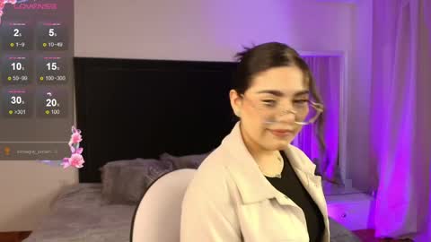 Snapshot of mariana_owen chatting on June 4, 12:44 pm online show from June 4, 12:44 pm