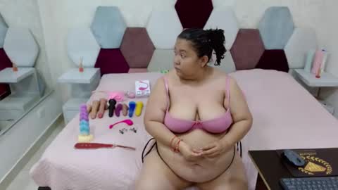 Snapshot of marianabbw_ chatting on April 3, 3:43 pm mariana online show from April 3, 3:43 pm