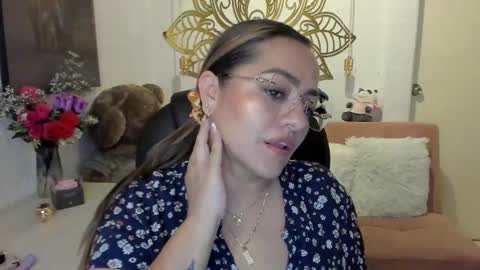 Mariana Lopez online show from February 18, 6:37 am