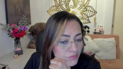 Mariana Lopez online show from February 20, 6:17 am