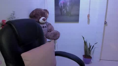 Mariana Lopez online show from March 2, 7:10 am