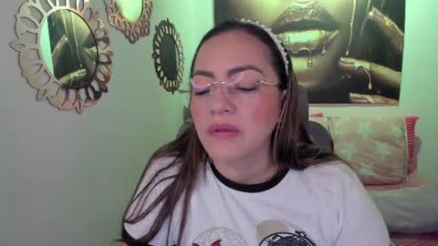 Snapshot of marianalopez81 chatting on June 14, 11:51 pm Mariana Lopez online show from June 14, 11:51 pm