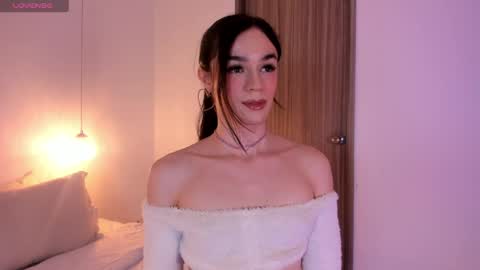 Snapshot of marianasynn_ chatting on May 18, 1:45 am online show from May 18, 1:45 am