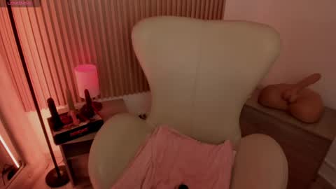 Marian Love  online show from February 20, 2:02 pm