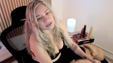 Snapshot of marianl0ve chatting on February 3, 10:42 am Marian Love online show from February 3, 10:42 am