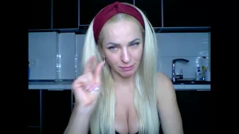Snapshot of marianna1977 chatting on February 28, 12:10 am marianna1977 online show from February 28, 12:10 am