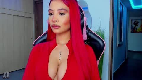 M A R I A N E online show from November 30, 4:05 am