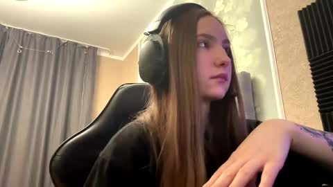 Aria online show from December 1, 9:03 am