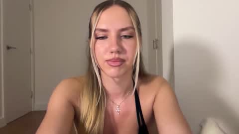 Snapshot of mariareev chatting on December 14, 12:38 am mariareev online show from December 14, 12:38 am